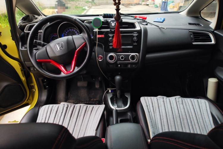 Used Honda Fit 2014 1.5L EX CVT Elite Model Center Console
