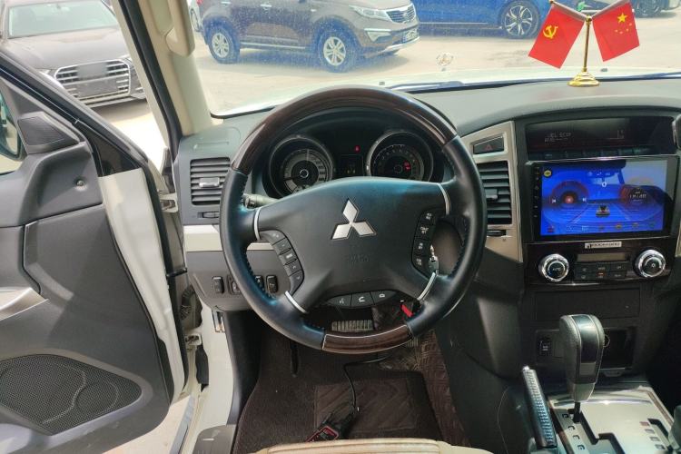 Used Mitsubishi Pajero 2017 V97 3.8L 5-Door GLS Model with Sunroof – Middle East
