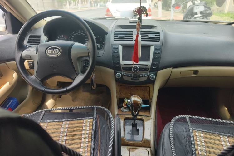 Used BYD F6 2011 Golden Edition 2.0L CVT Deluxe Model
