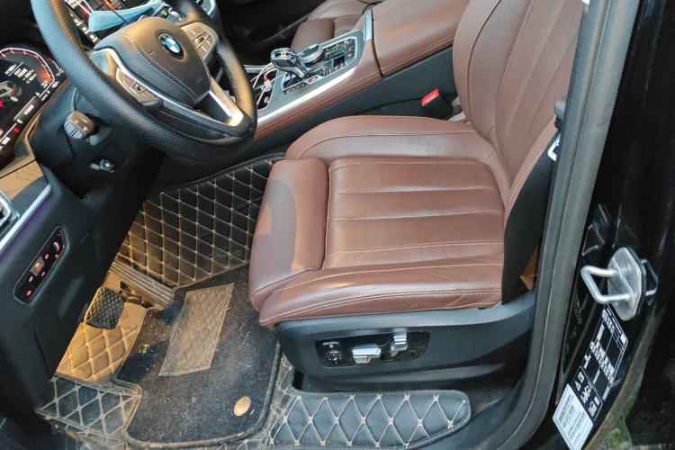 Used BMW X7 2022 xDrive40i Luxury Package with Leading Features Left Front Seat