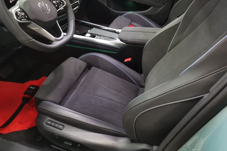 Used Volkswagen Passat 2025 Pro 380TSI Starry Dragon Luxury Edition
