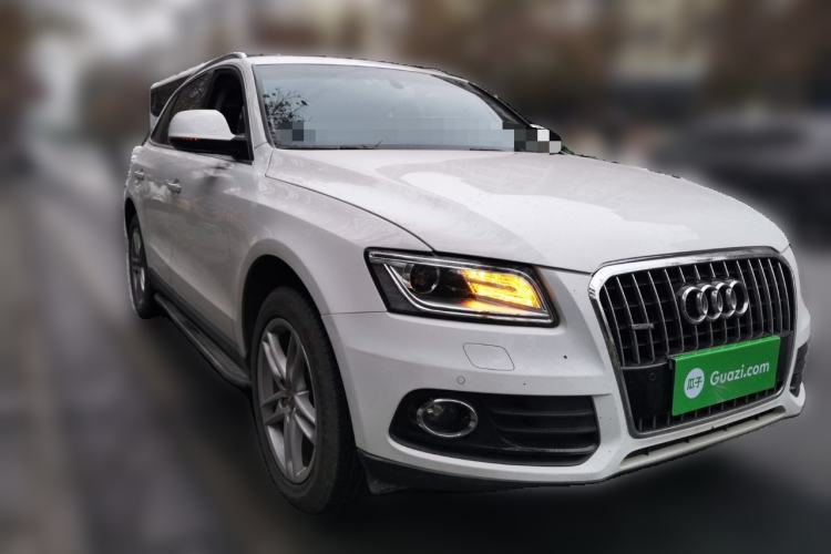 Used Audi Q5 2017 40 TFSI Ambition Edition Front Right 45 Deg