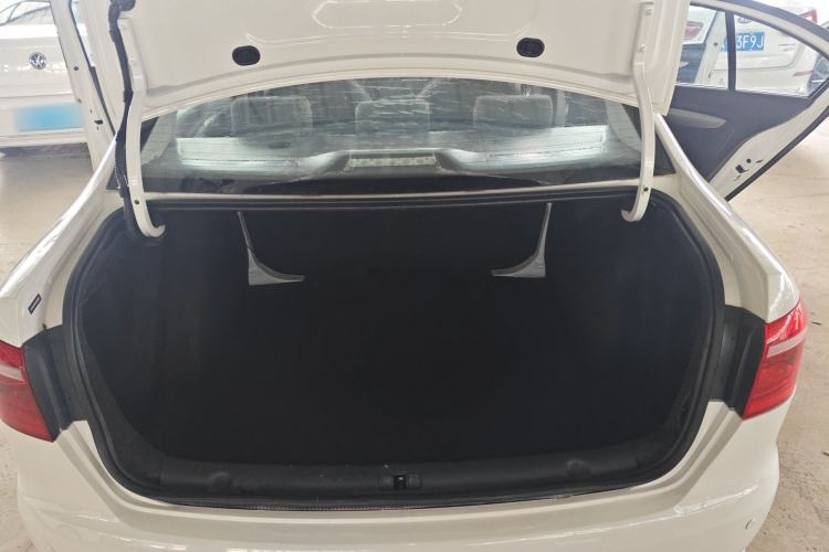 Used Volkswagen Lavida 2013 Revised Classic 1.6L Manual Fashion Edition Trunk