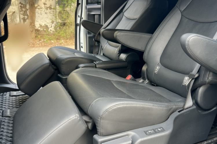 Used Toyota SIENNA 2021 2.5L Hybrid Premium Edition Interior 9