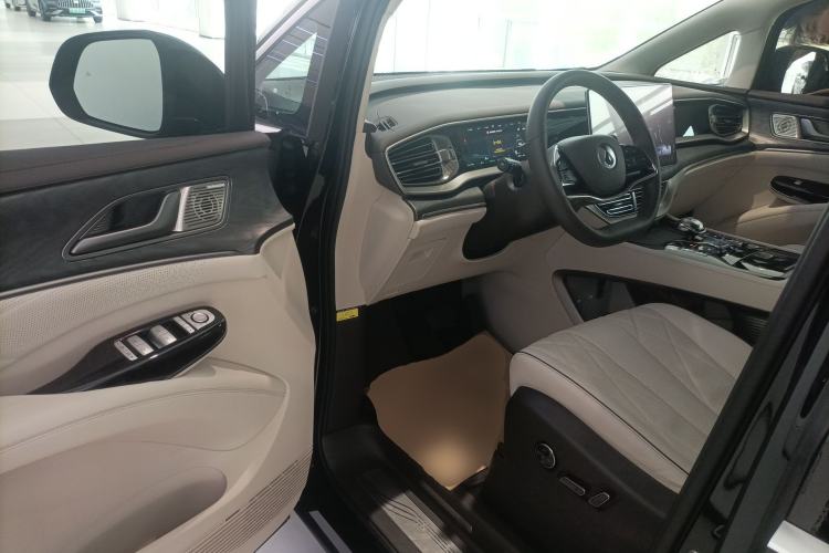 Used Denza D9 2024 DM-i 1050 Luxury Model Driver Seat