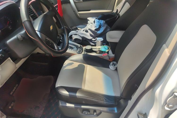 Used Chevrolet Captiva 2015 2.4L 4x4 Luxury Edition 5 Seats
