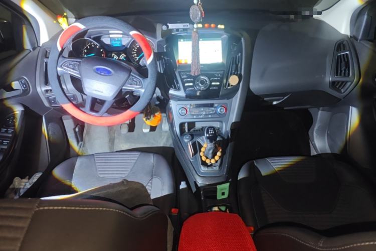 Used Ford Focus 2017 Hatchback 1.6L Manual Fashion Edition SmartDrive Version Center Console