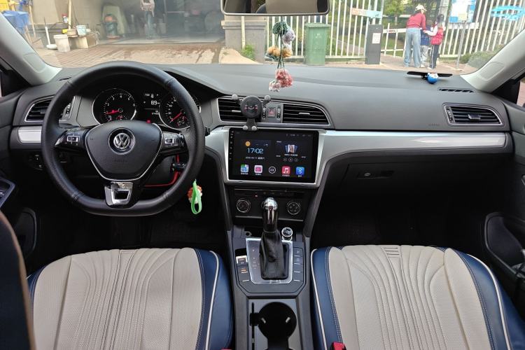 Used Volkswagen Lamando 2015 230TSI DSG Fashion Edition Center Console