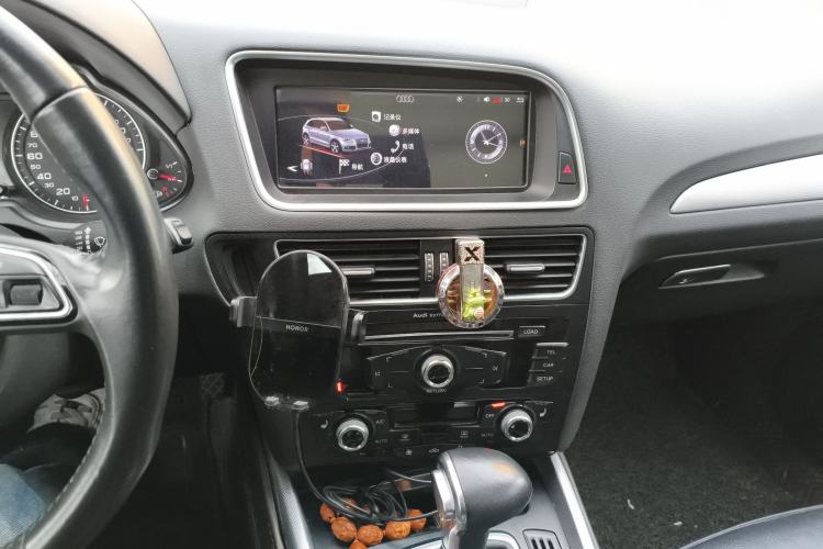 Used Audi Q5 2018 Collector's Edition 40 TFSI Technology Model Audio And AC Panel