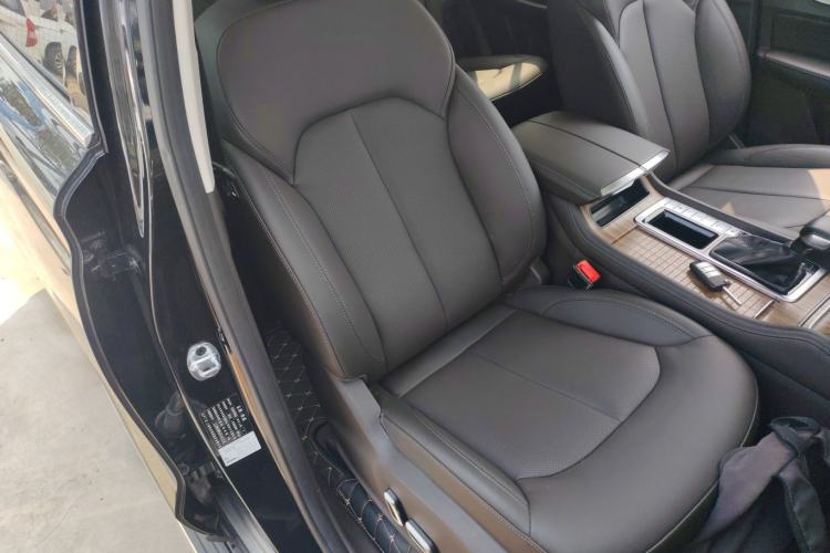 Used Roewe RX8 2018 30T Smart Connectivity Two-Wheel Drive Flagship Edition Right Front Seat