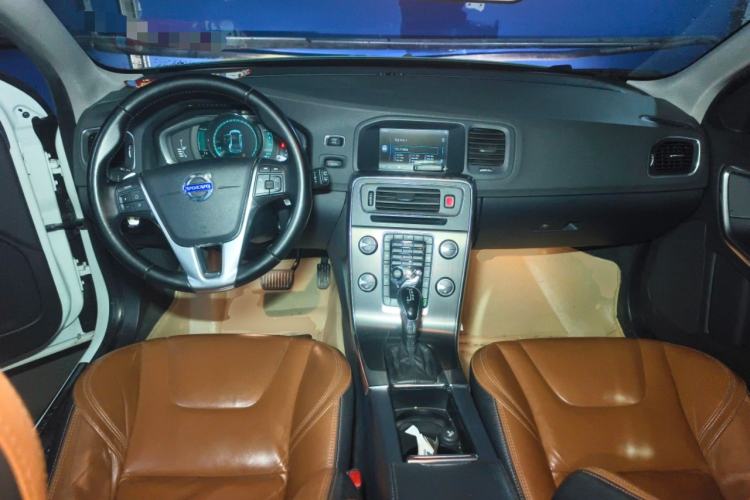 Used Volvo V60 2014 T5 Zhiya Edition Center Console