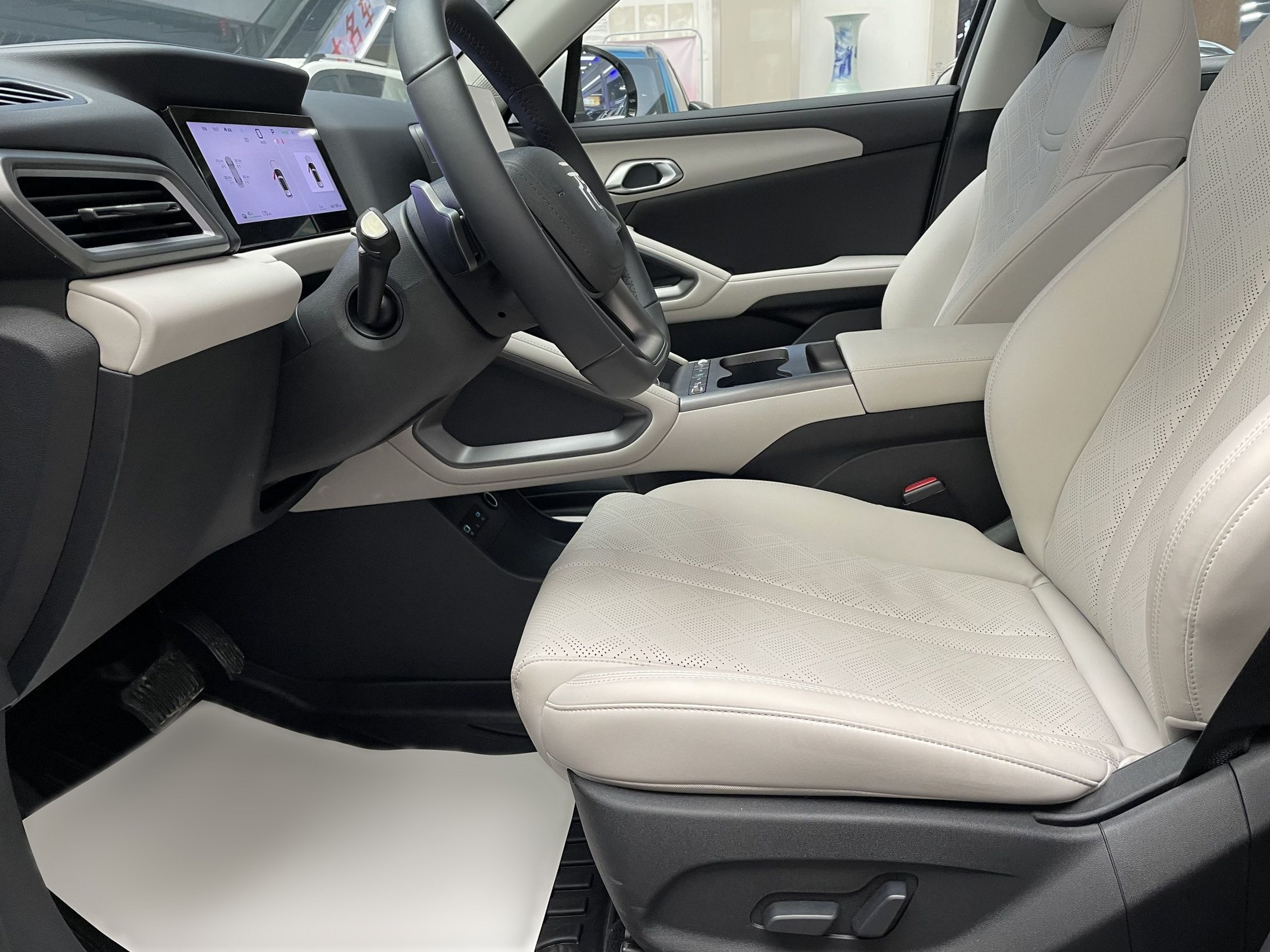 Переднее сиденье в автомобиле