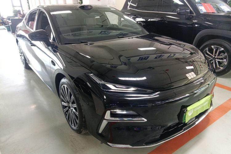 Used Geely Galaxy 8 2025 130km EM-P Starship Edition
