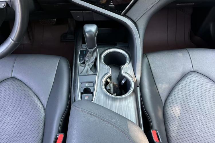 Used Toyota Camry 2023 2.0G Luxury Edition Interior 7