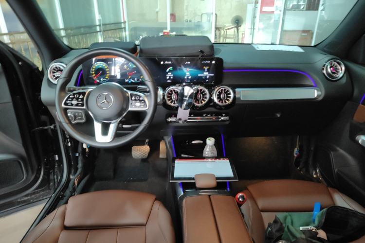 Used Mercedes-Benz GLB 2023 GLB 220 4MATIC Center Console