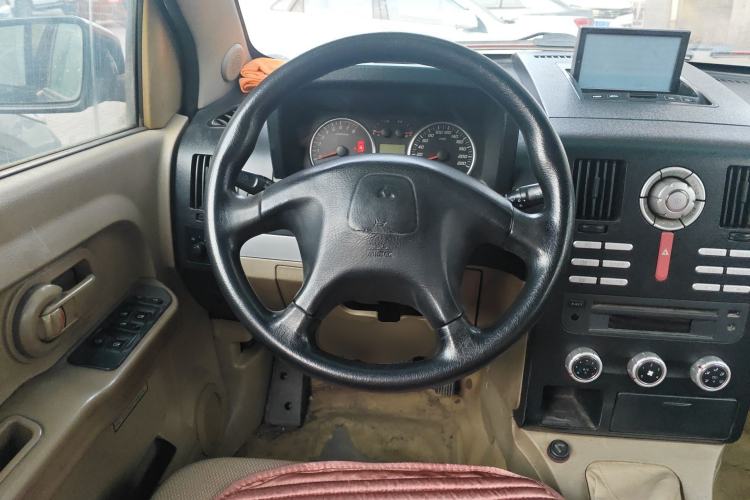 Used Leopaard Feiting 2010 Fashion Edition 1.5L Two-Wheel Drive Comfort Version Steering Wheel