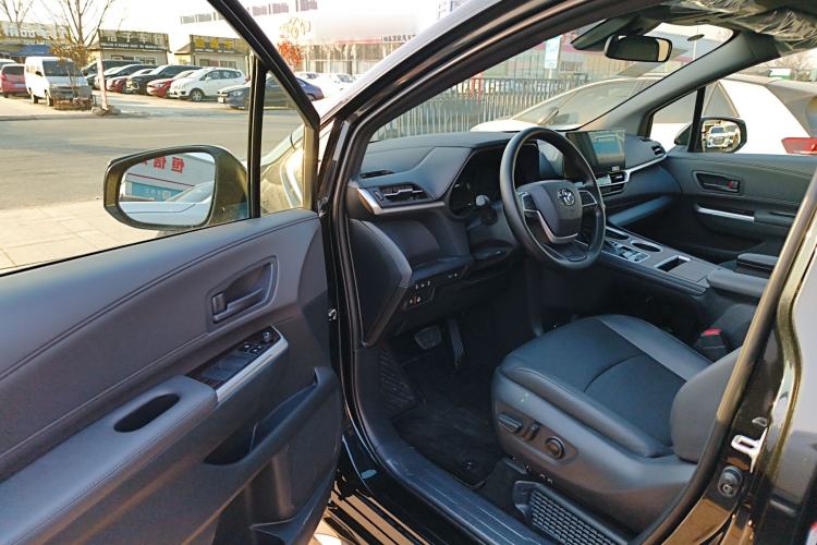 Used Toyota Granvia 2026 Model 2.5L Hybrid Luxury Edition