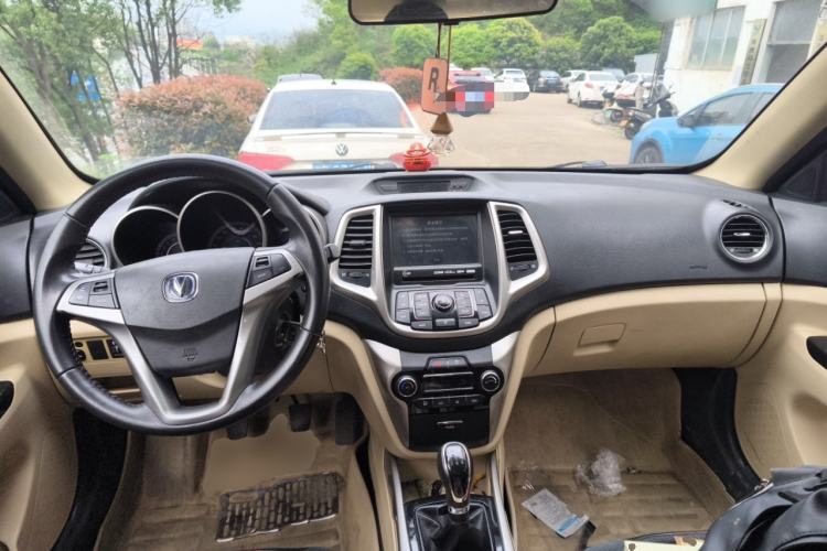 Used CHANGAN Eado 2015 1.6L Manual Luxury Model China V Standard Center Console