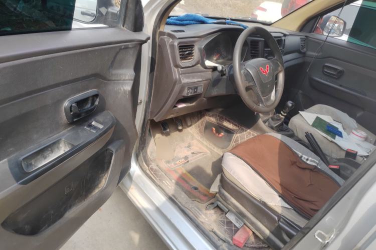 Used Wuling Hongguang V 2021 1.5L Jingqu Edition Enclosed-Window Vehicle LAR