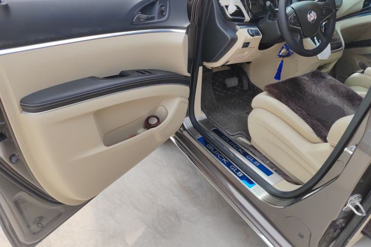 Used Buick GL8 2023 Facelifted Land Cruiser Executive Luxury Version
