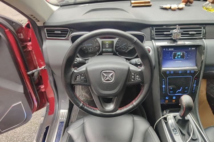 Used JMC Yusheng S330 2016 1.5L GTDi Automatic Two-Wheel Drive Flagship Edition Steering Wheel