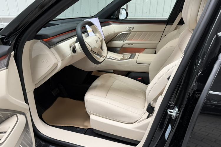 Used ONVO Luxeed L90 2025 Model—Ultra Six-Seater Version
