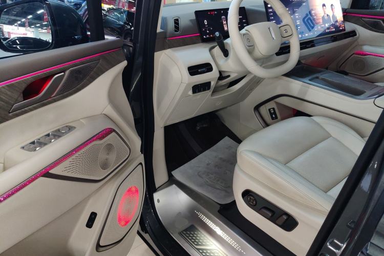 Used Wey Gaoshan 2025 Four-Wheel Drive Alpine 8 Driver Seat