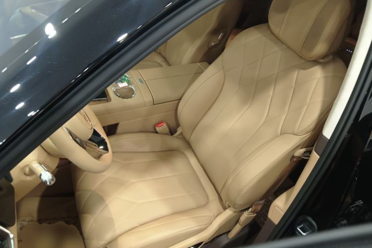 Used Hima AITO M8 2025 Extended-Range Max+ Version 53.4 kWh 6-Seater Edition Left Front Seat