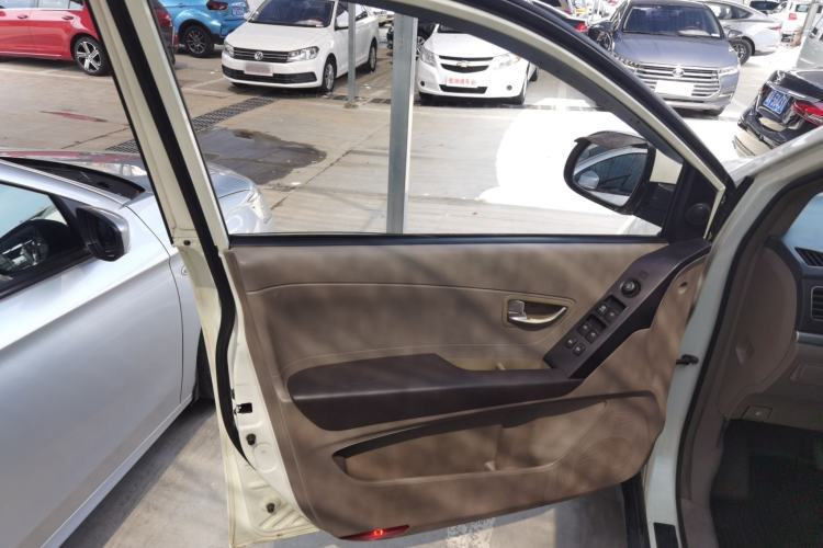 Used SsangYong Korando 2011 2.0T Diesel Two-Wheel Drive Automatic Luxury Navigation Edition