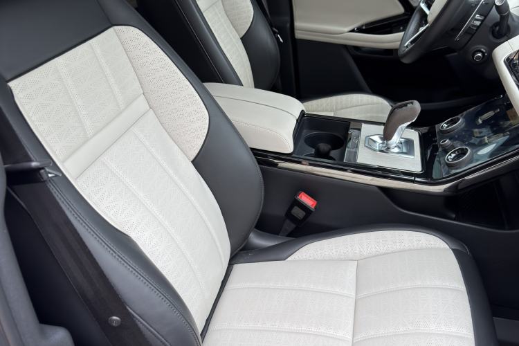 Used Land Rover Range Rover Evoque 2023 Aurora L 249 PS Luxury Edition