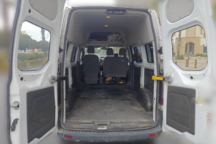 Used Ford Transit 2017 2.0T Diesel Multi-Purpose Commercial Vehicle Short Wheelbase Mid-Roof China IV Standard