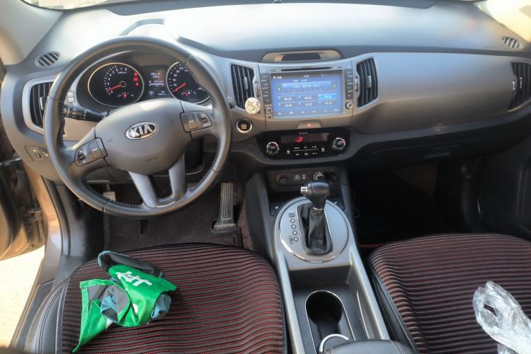 Used Kia Sportage R 2015 2.0L Automatic Two-Wheel Drive DLX Model Center Console