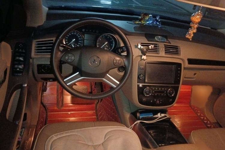 Used Mercedes-Benz R-Class 2017 R 320 4MATIC Business Edition Prestige Model
