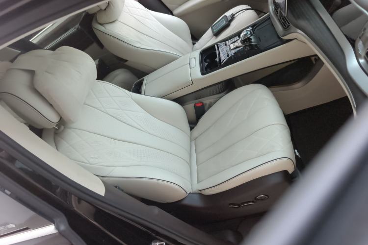 Used Denza D9 2024 DM-i 980 Four-Wheel Drive Flagship Model
