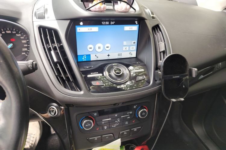 Used Ford Kuga 2017 EcoBoost 245 Four-Wheel-Drive Sport Model Audio And AC Panel