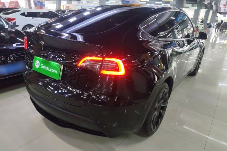 Used Tesla Model Y 2023 Long-Range All-Wheel-Drive Version
