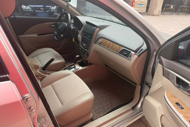 Used Buick Excelle 2015 1.5L Automatic Classic Model Interior 3