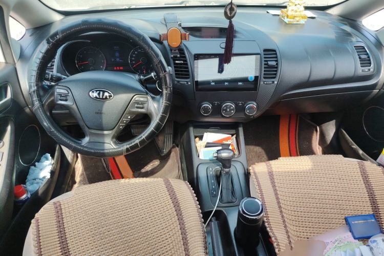 Used Kia K3 2013 1.6L Automatic GLS Center Console