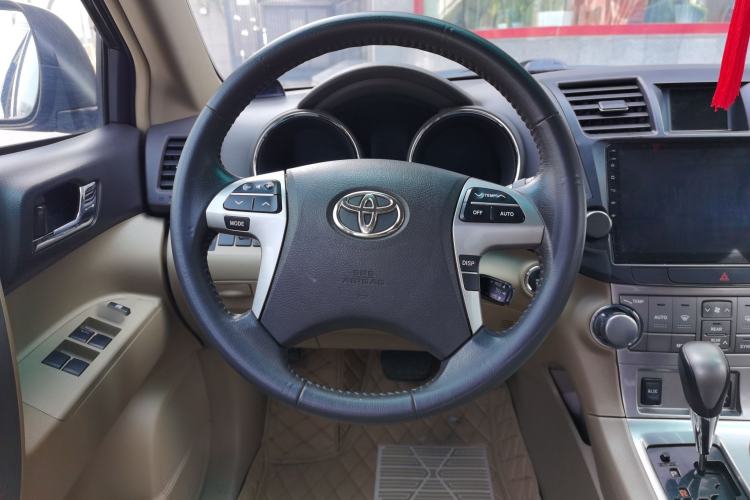 Used Toyota Highlander 2012 2.7L Two-Wheel Drive 7-Seater Luxury Edition Steering Wheel