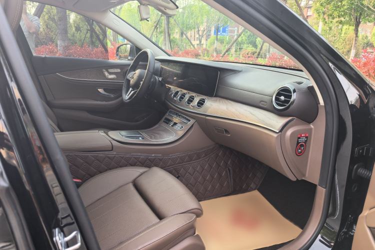 Used Mercedes-Benz E-Class 2019 E 260 L Interior 5