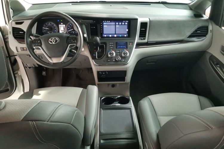 Used Toyota SIENNA 2018 3.5L Four-Wheel Drive LE Trim 7 Seats U.S. Specification
