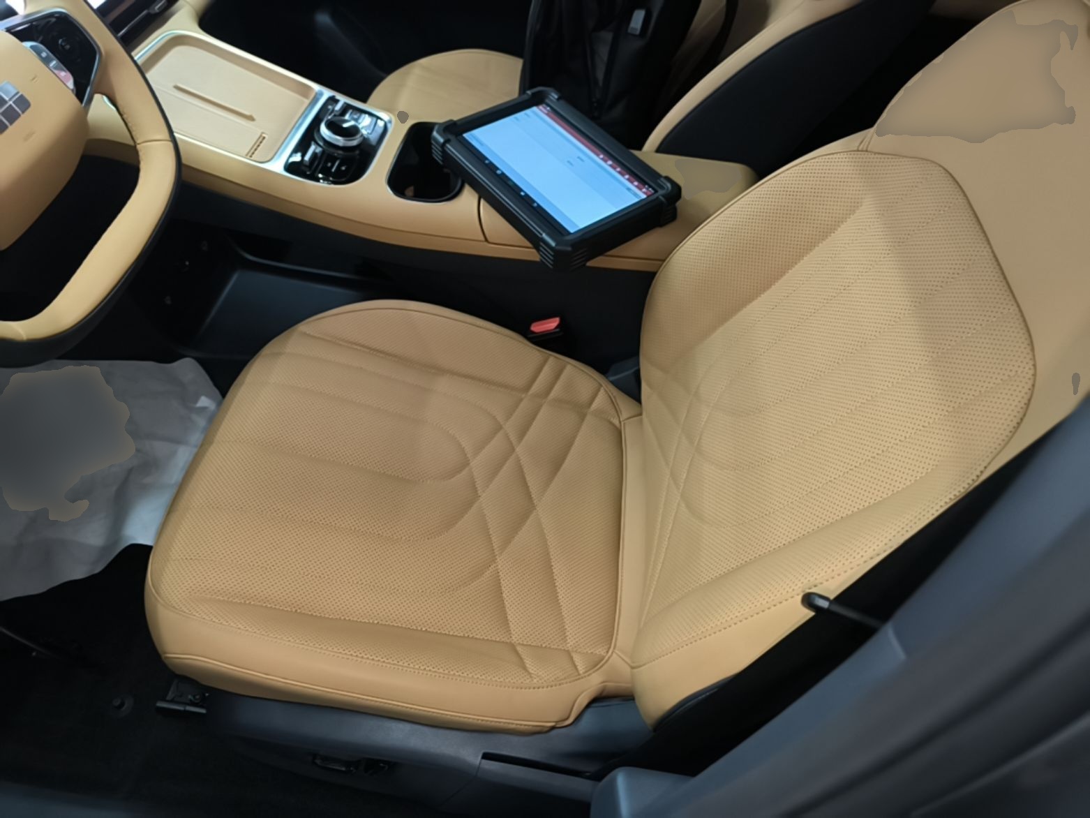 Geely Galaxy Xingjian 7 EM-i 2025 120km Exploration+ Version — снимка 17