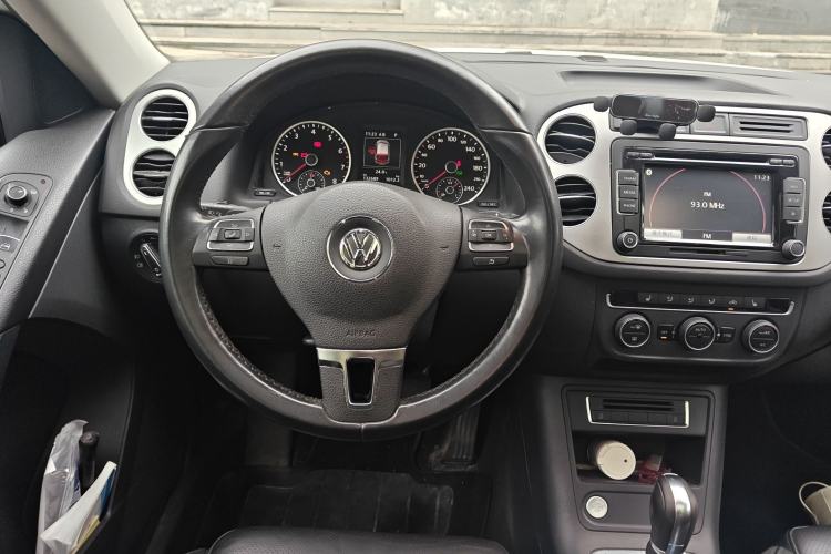 Used Volkswagen Tiguan 2015 1.8TSI Automatic All-Wheel-Drive Luxury Model Steering Wheel