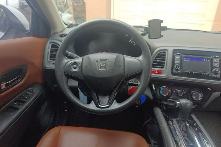 Used Honda Vezel 2015 1.5L CVT two-wheel drive Comfort trim Interior 3