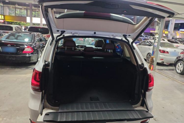 Used BMW X5 2014 xDrive35i Elegant Edition Trunk