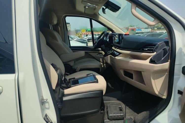 Used SAIC MAXUS Xintu V70 2025 2.0T Manual Long Wheelbase Mid-Height Luxury Version 9 Seats
