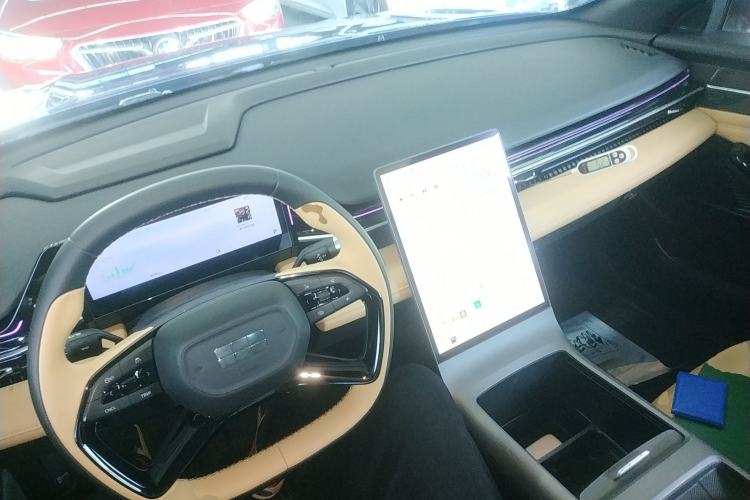 Used Geely Galaxy L6 2023 125km Starship Center Console