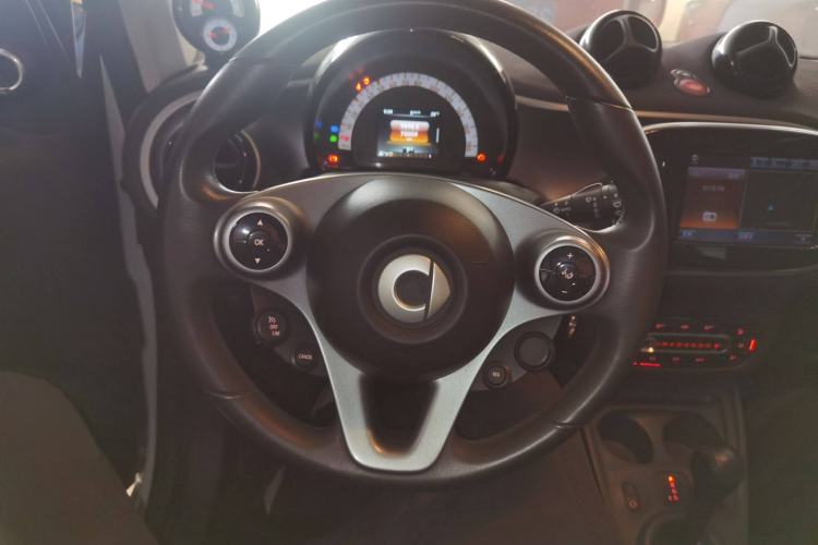 Used smart fortwo 2017 1.0L 52kW New Sound Special Edition China V Emission Standard
