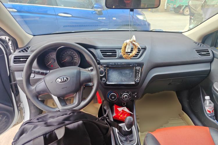 Used Kia K2 2012 Sedan 1.4L MT GLS Commemorative Edition Center Console