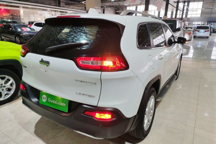 Used Jeep Cherokee 2017 2.0L Superior Edition